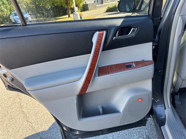 used 2008 Toyota Highlander car, priced at $9,988