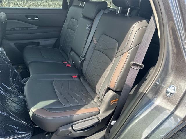 new 2025 Nissan Pathfinder car, priced at $44,210
