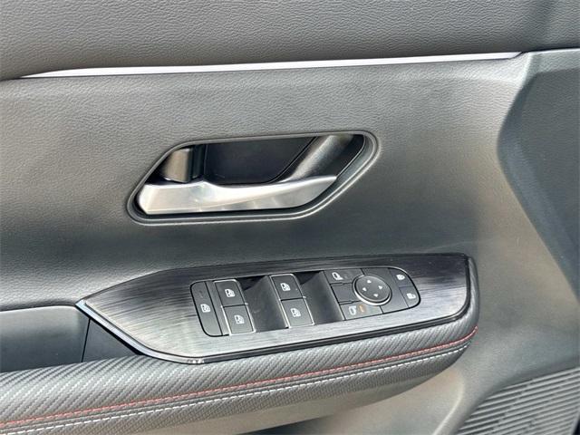 new 2025 Nissan Kicks car, priced at $28,082