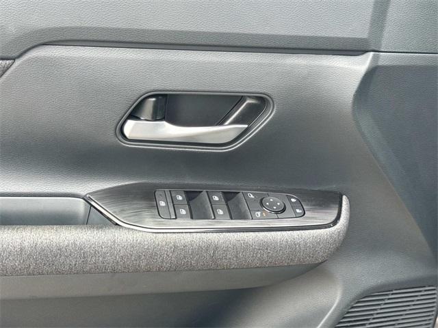 new 2025 Nissan Kicks car, priced at $26,592