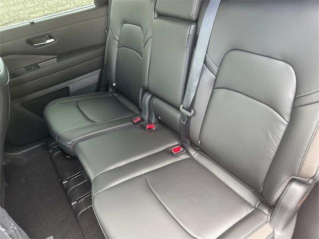 new 2025 Nissan Pathfinder car, priced at $44,127