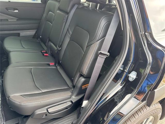 new 2025 Nissan Pathfinder car, priced at $43,222
