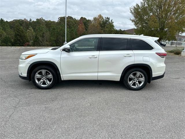 used 2015 Toyota Highlander car, priced at $20,976