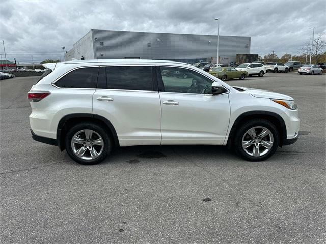 used 2015 Toyota Highlander car, priced at $20,976