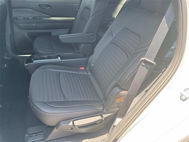 new 2025 Nissan Pathfinder car, priced at $38,250