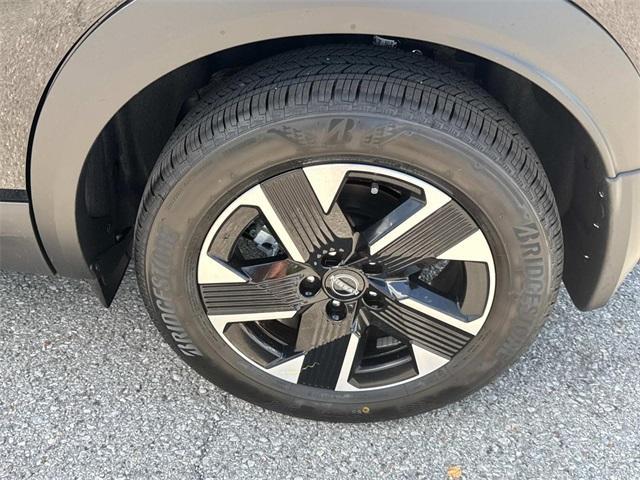 new 2025 Nissan Kicks car, priced at $26,431