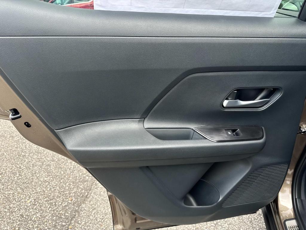 new 2025 Nissan Kicks car, priced at $27,962