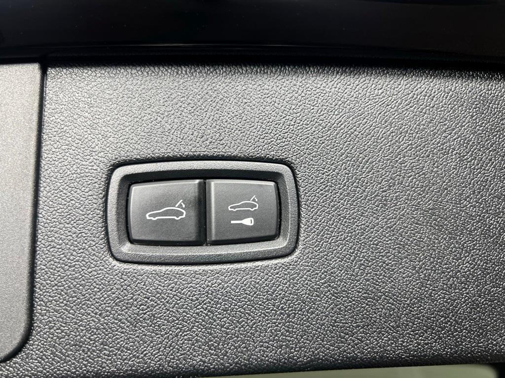 used 2022 Porsche Cayenne car, priced at $62,995