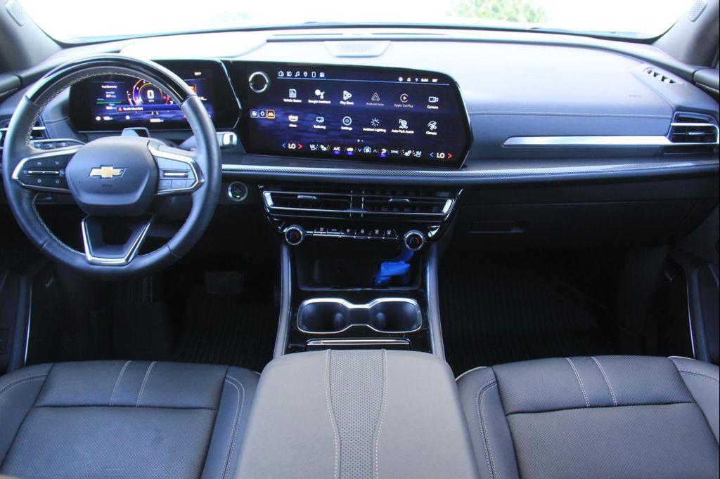 used 2025 Chevrolet Traverse car, priced at $35,900