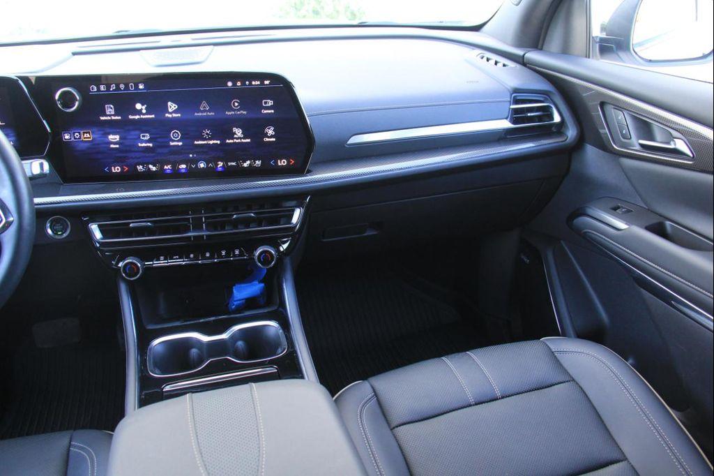 used 2025 Chevrolet Traverse car, priced at $35,900