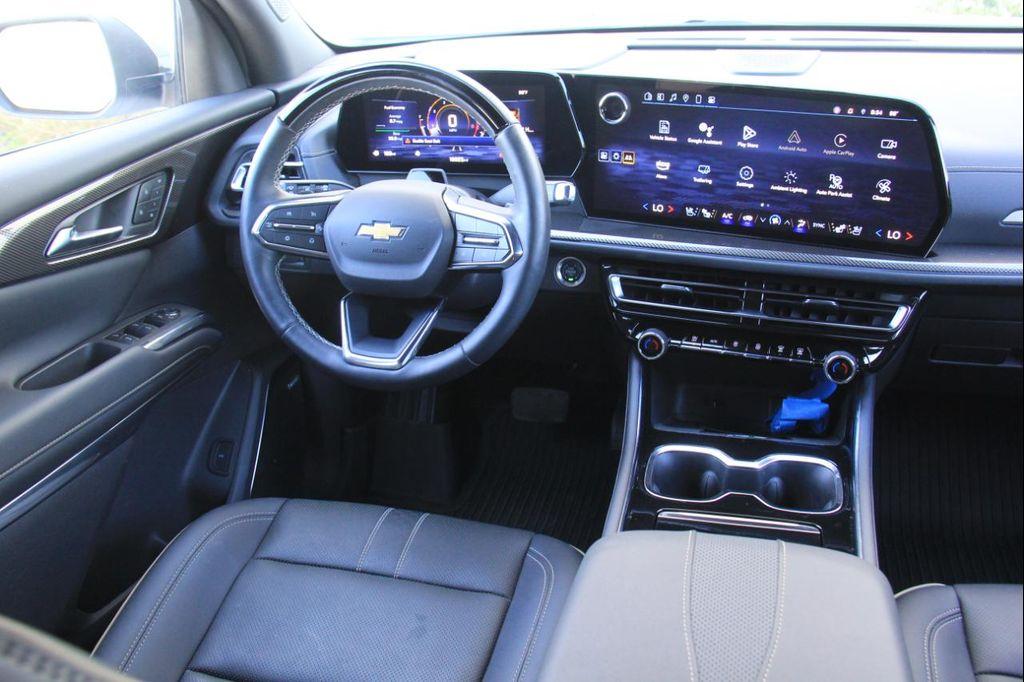used 2025 Chevrolet Traverse car, priced at $35,900