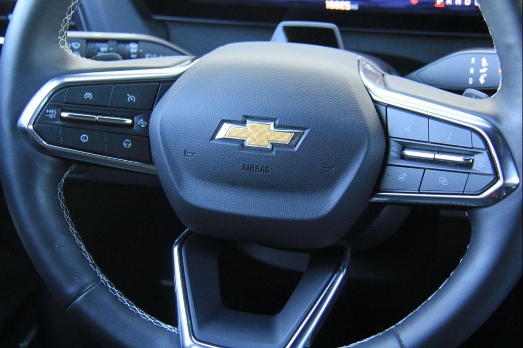 used 2025 Chevrolet Traverse car, priced at $35,900