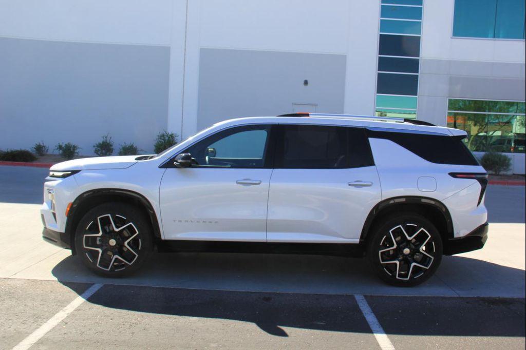 used 2025 Chevrolet Traverse car, priced at $35,900