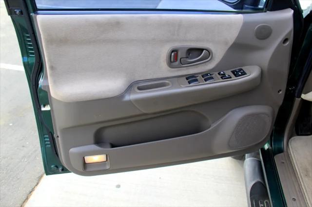 used 2000 Mitsubishi Montero Sport car, priced at $5,900