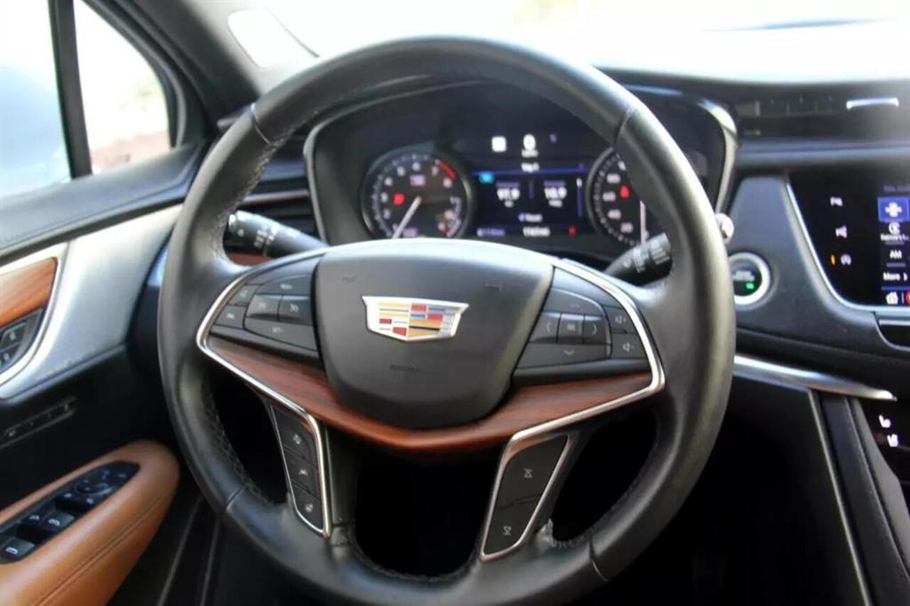 used 2023 Cadillac XT5 car, priced at $29,900