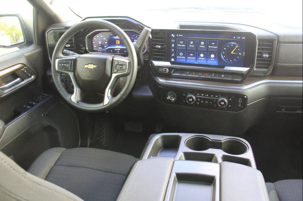 used 2024 Chevrolet Silverado 1500 car, priced at $31,900