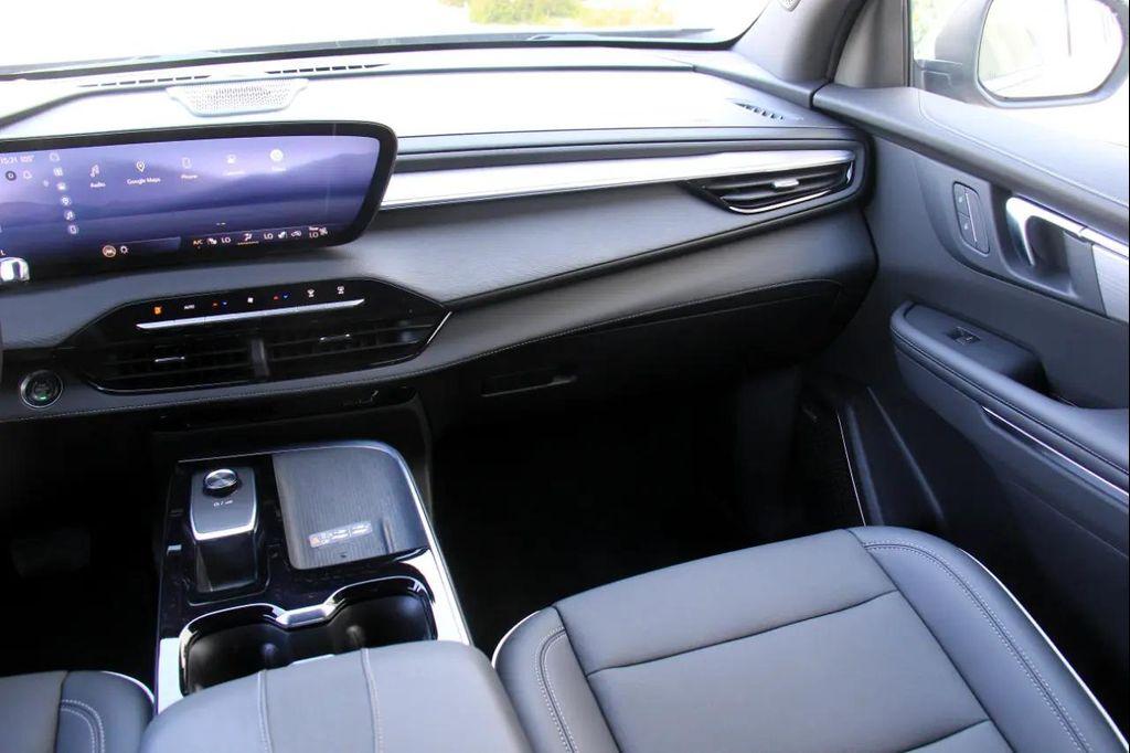 used 2025 Buick Enclave car, priced at $39,900