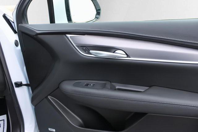 new 2025 Cadillac XT5 car, priced at $45,496