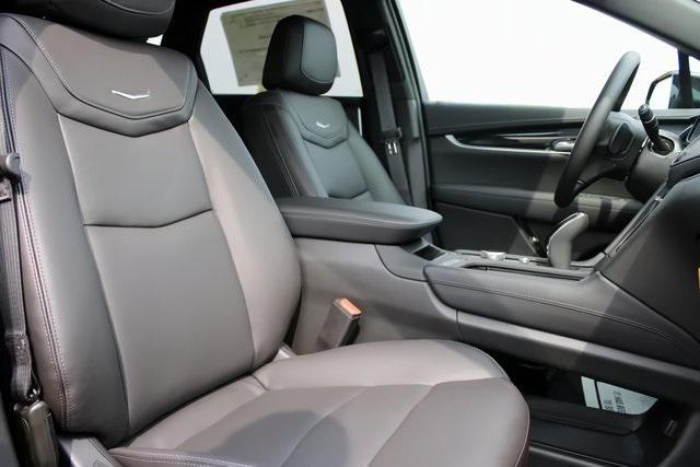 new 2025 Cadillac XT5 car, priced at $56,300