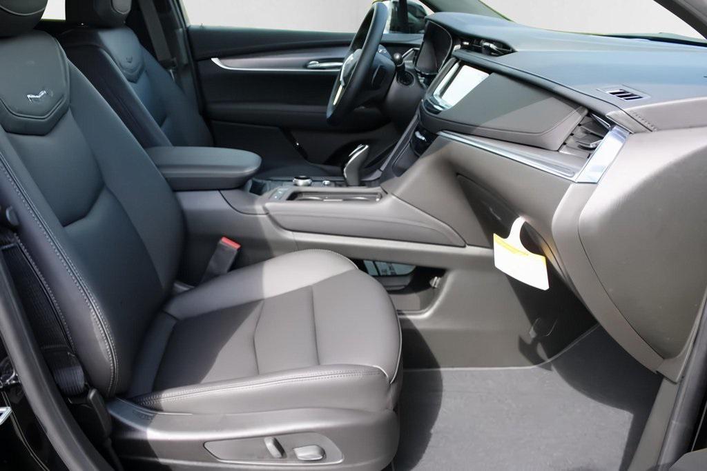new 2025 Cadillac XT5 car, priced at $48,314