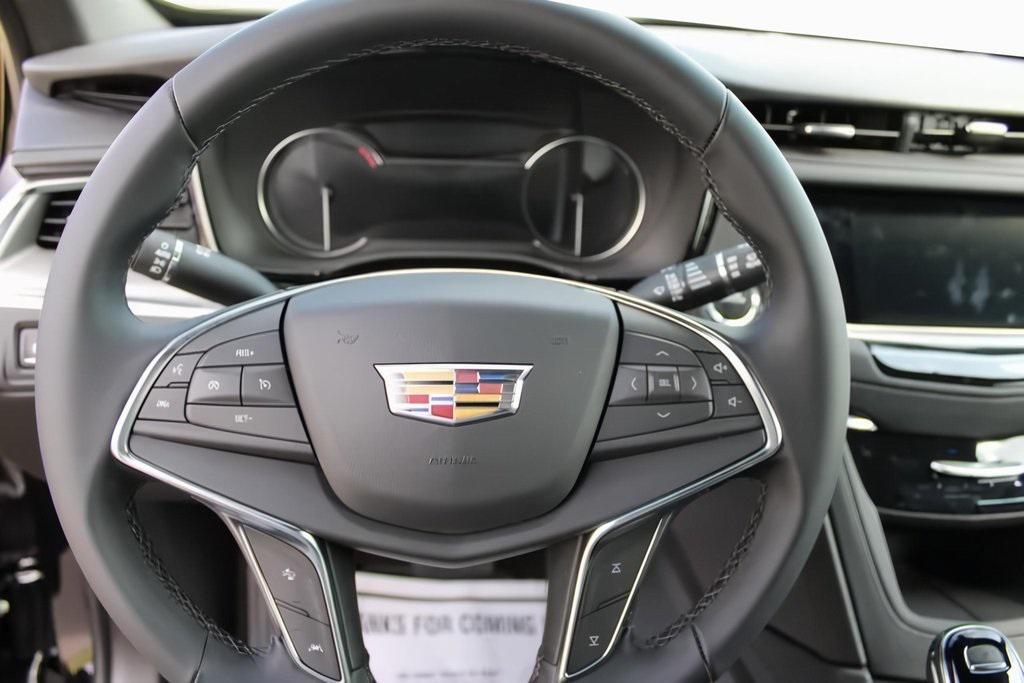 new 2025 Cadillac XT5 car, priced at $48,314