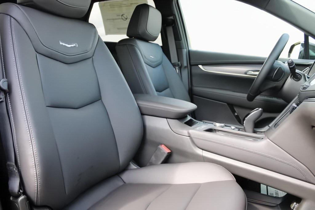 new 2025 Cadillac XT5 car, priced at $48,314