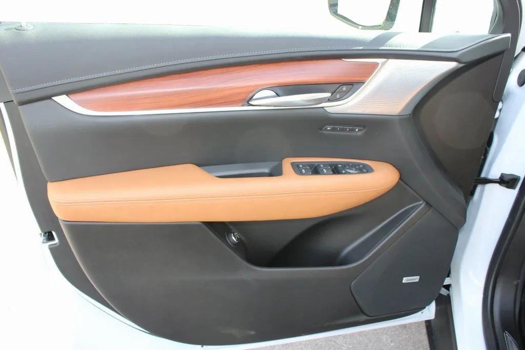 new 2025 Cadillac XT5 car, priced at $56,740