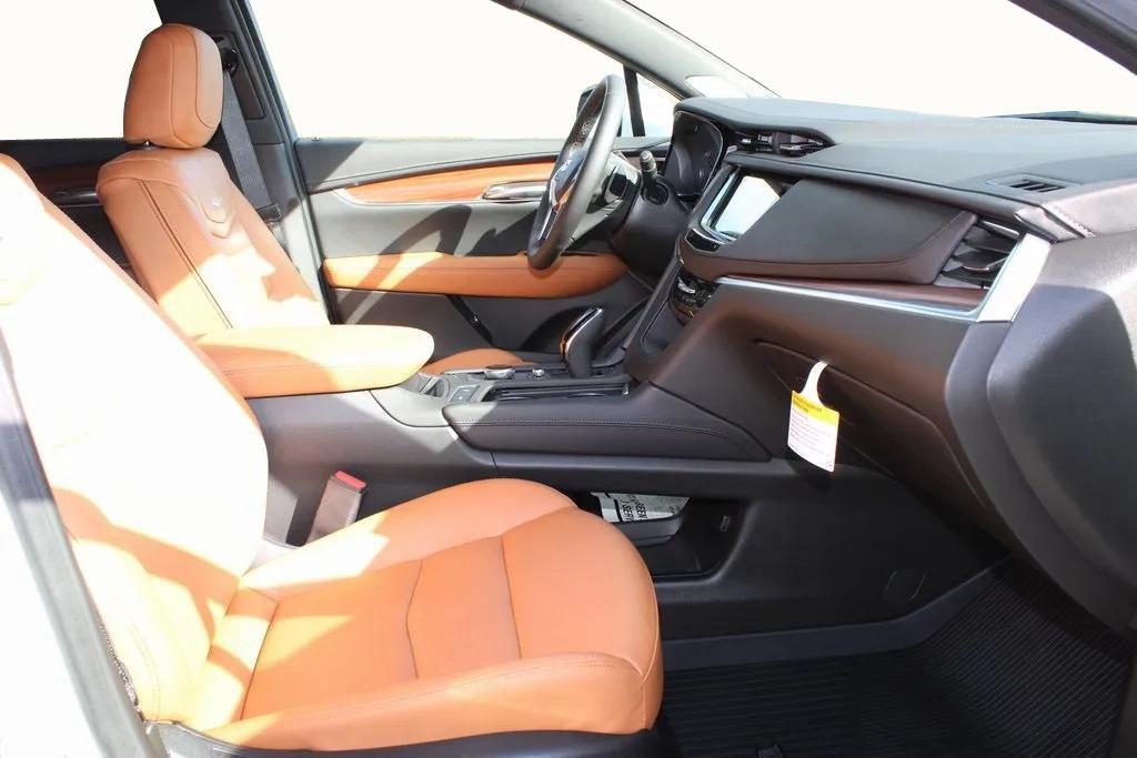 new 2025 Cadillac XT5 car, priced at $56,740