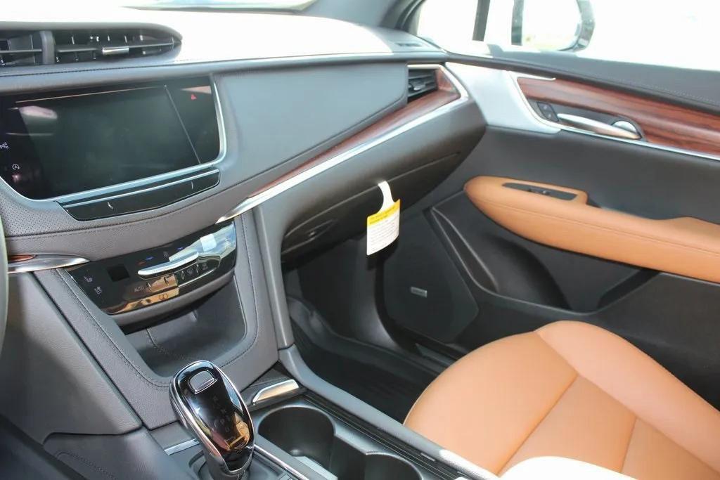 new 2025 Cadillac XT5 car, priced at $56,740