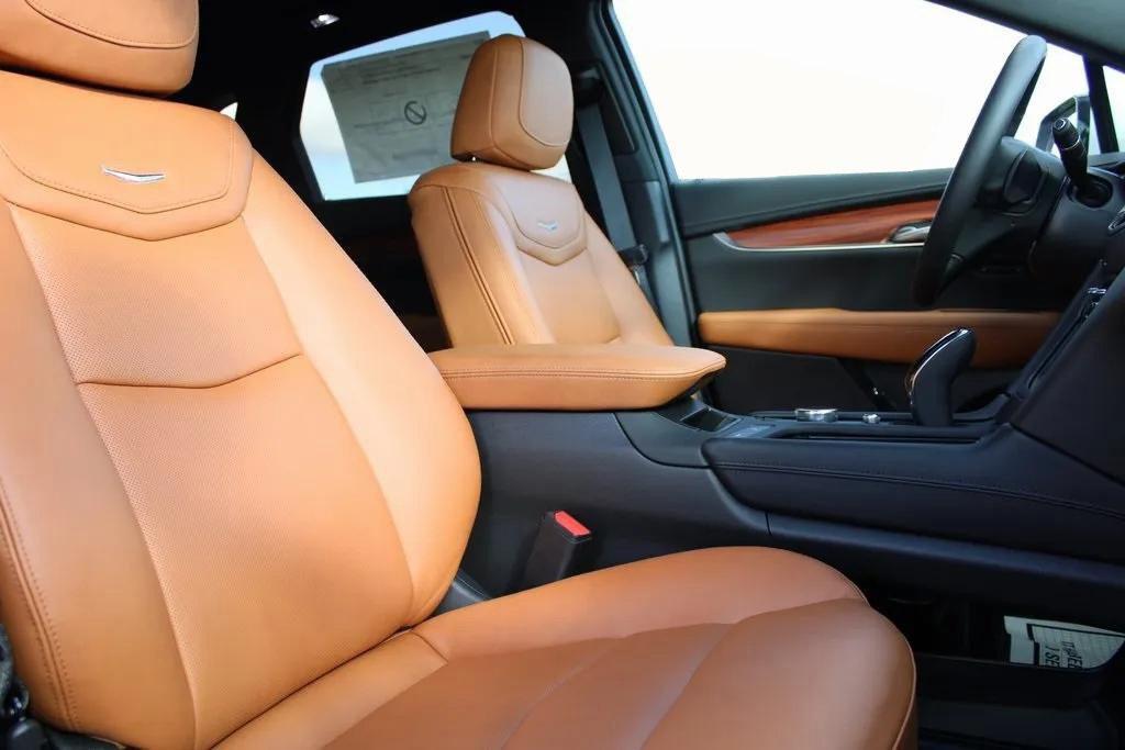 new 2025 Cadillac XT5 car, priced at $56,740