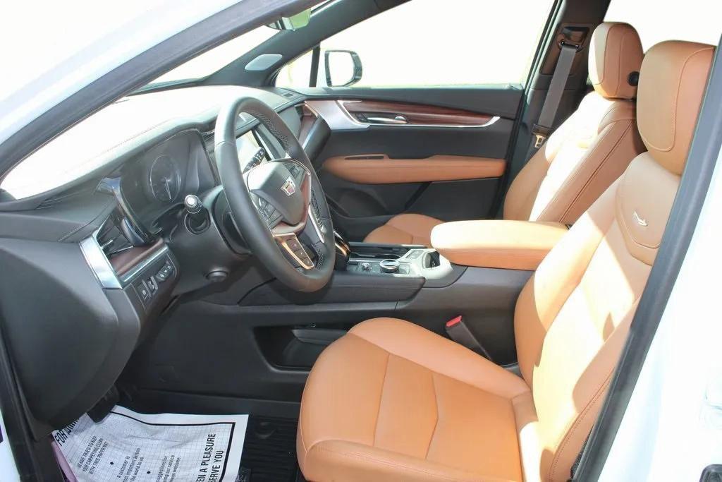 new 2025 Cadillac XT5 car, priced at $56,740
