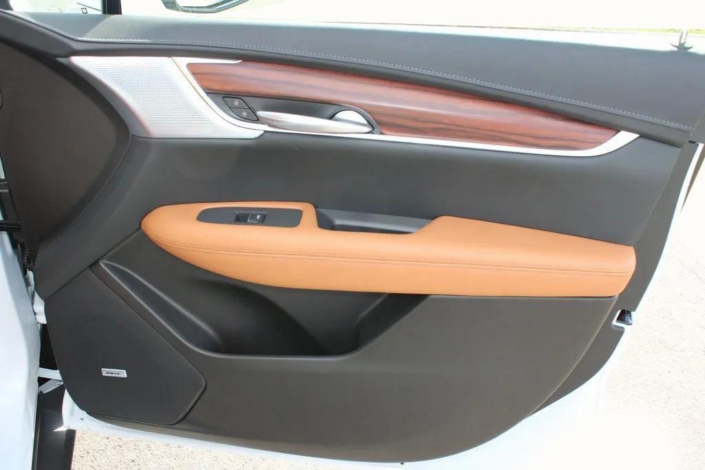 new 2025 Cadillac XT5 car, priced at $56,740