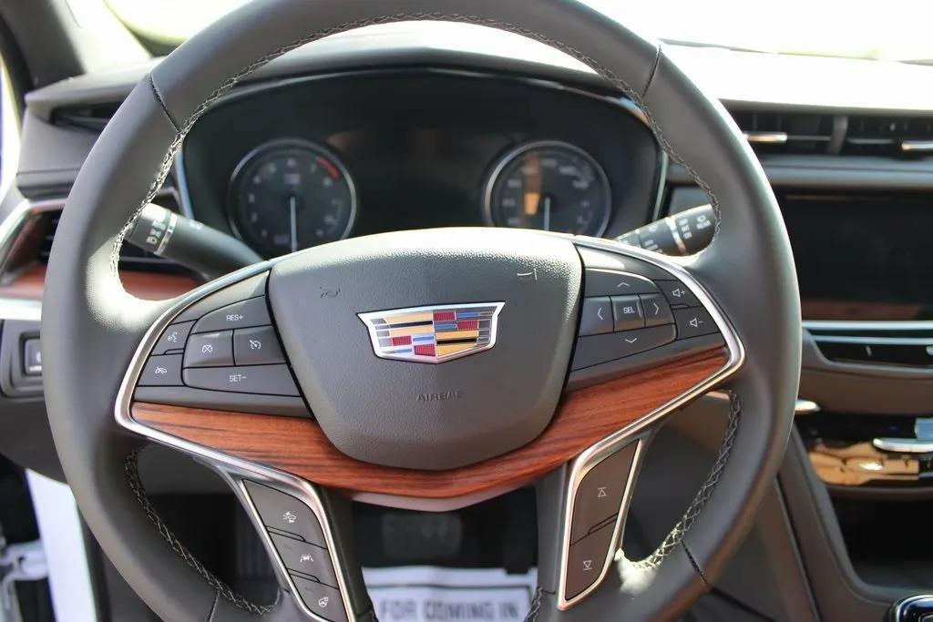 new 2025 Cadillac XT5 car, priced at $56,740