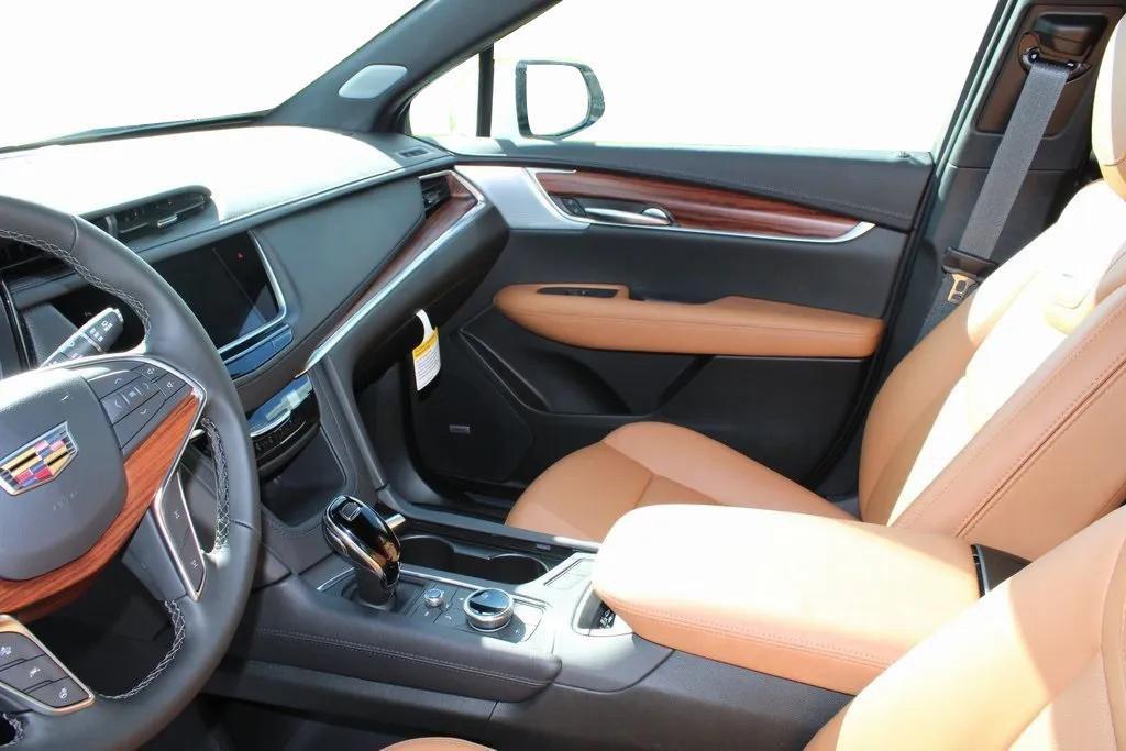 new 2025 Cadillac XT5 car, priced at $56,740