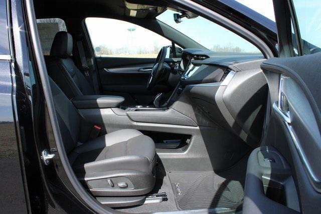 new 2025 Cadillac XT5 car, priced at $45,640