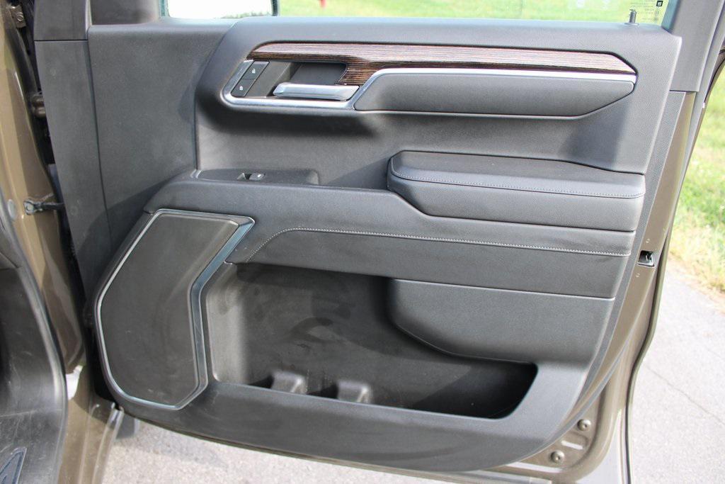 used 2023 GMC Sierra 1500 car, priced at $33,000