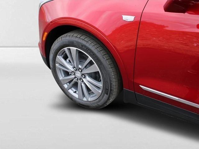 new 2025 Cadillac XT5 car, priced at $55,020