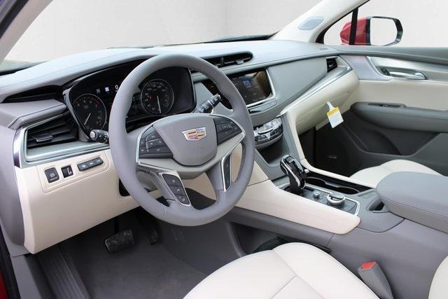 new 2025 Cadillac XT5 car, priced at $55,020