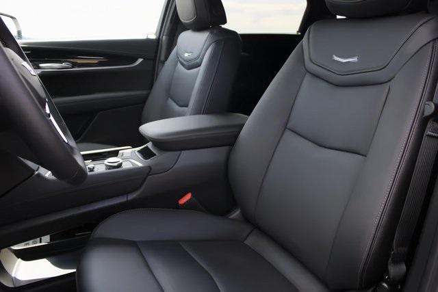 new 2025 Cadillac XT5 car, priced at $59,089