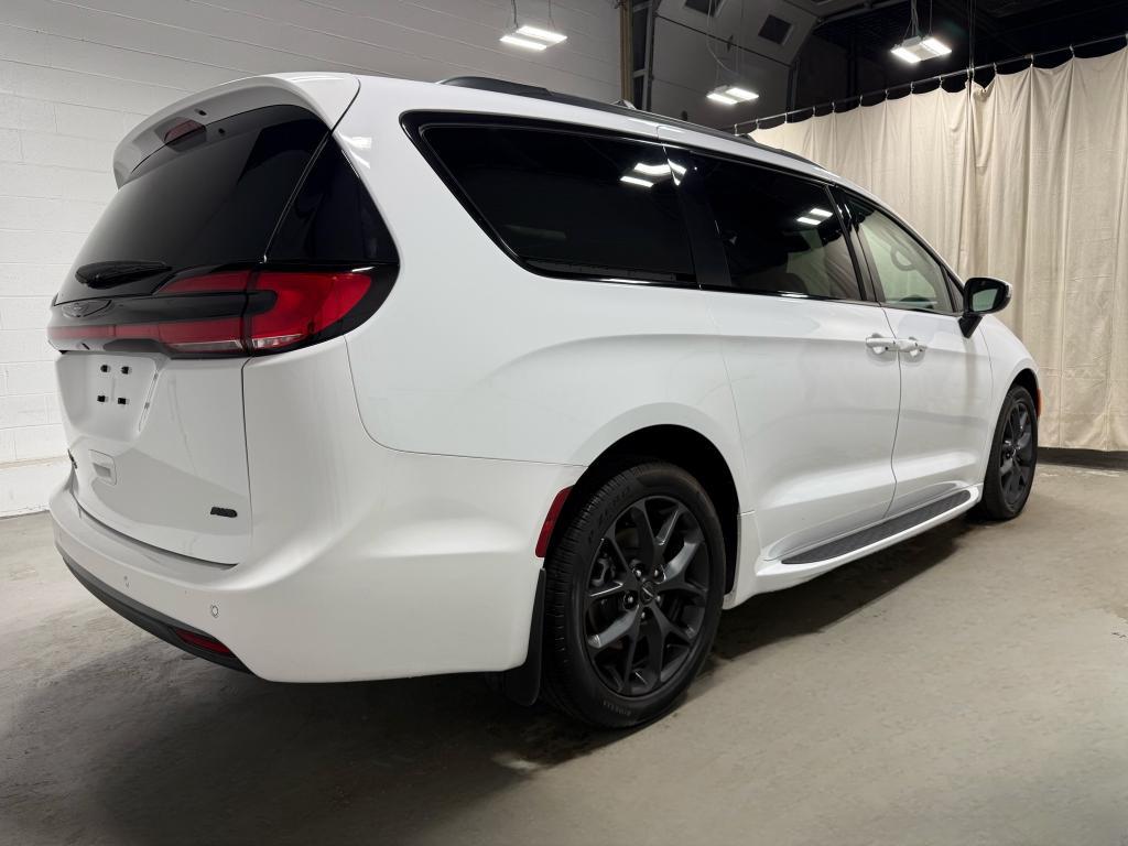 used 2023 Chrysler Pacifica car, priced at $36,985
