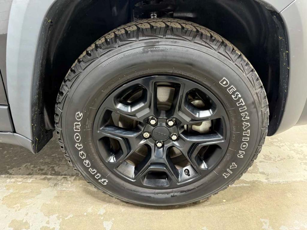 used 2022 Jeep Cherokee car, priced at $25,985