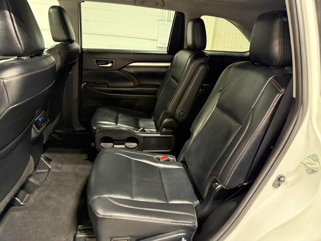 used 2019 Toyota Highlander car, priced at $29,985