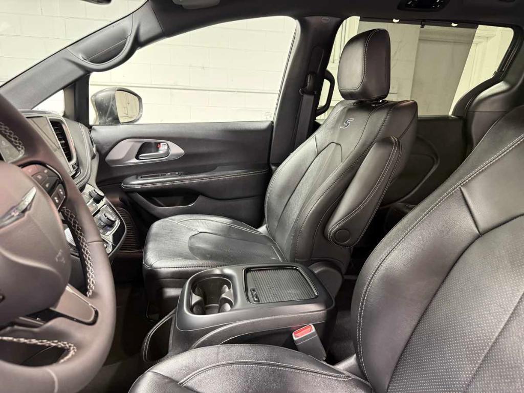 used 2022 Chrysler Pacifica car, priced at $35,985