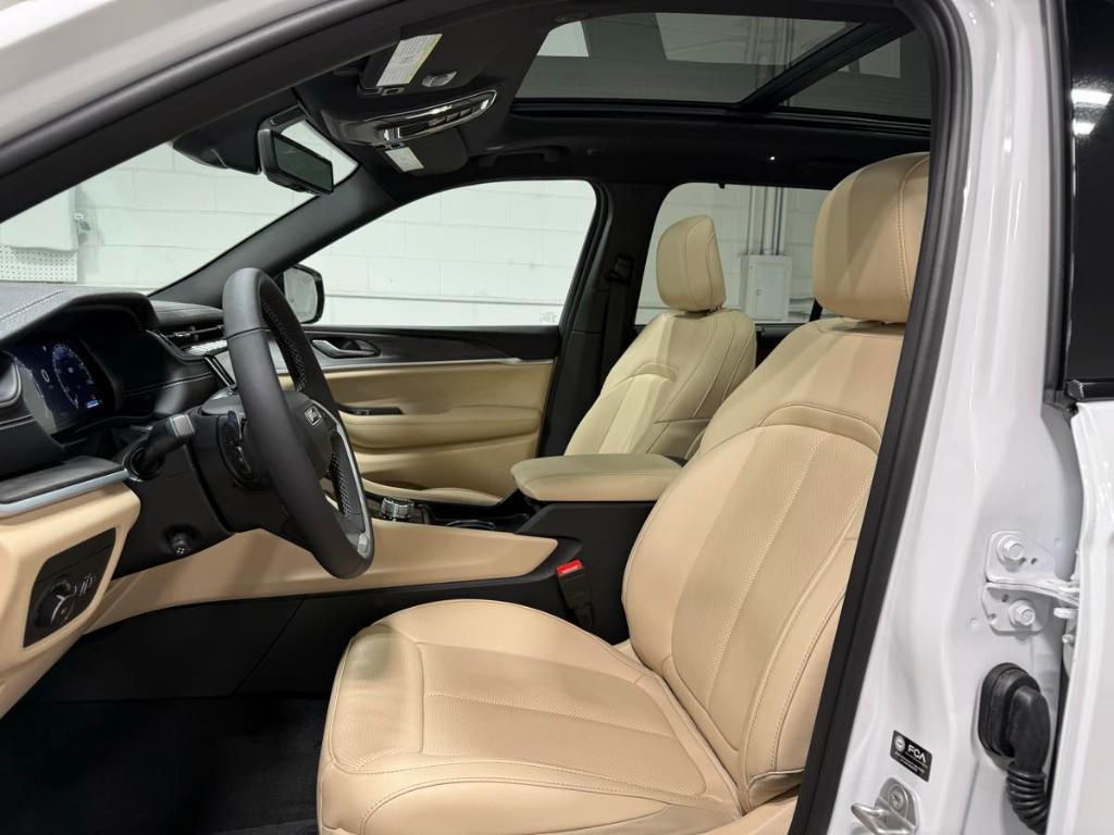 used 2025 Jeep Grand Cherokee car, priced at $48,985