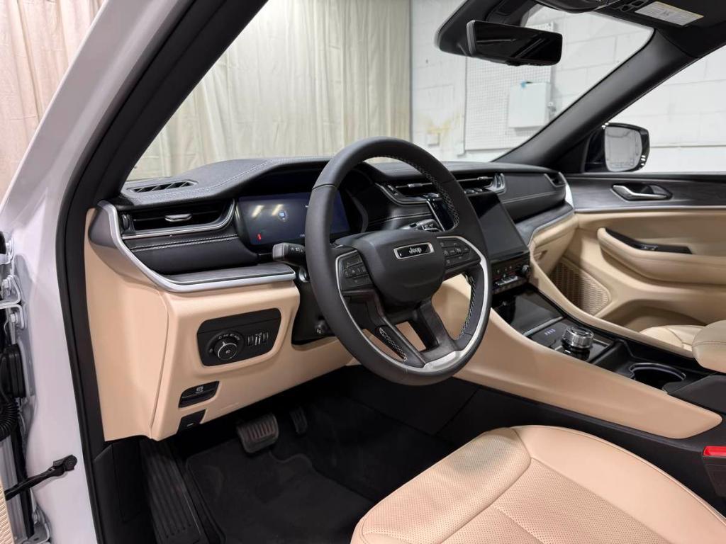 used 2025 Jeep Grand Cherokee car, priced at $48,985