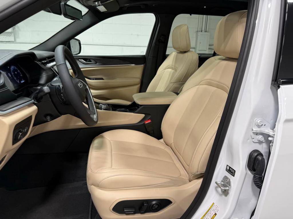 used 2025 Jeep Grand Cherokee car, priced at $48,985