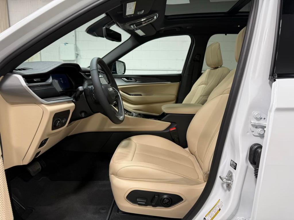 used 2025 Jeep Grand Cherokee car, priced at $48,985