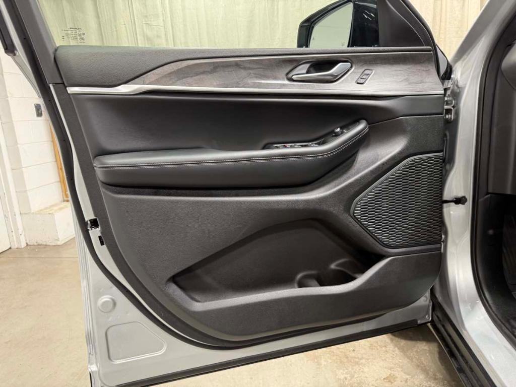 used 2025 Jeep Grand Cherokee L car, priced at $51,985