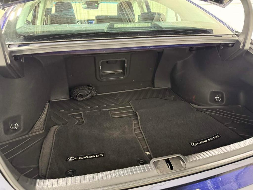 used 2019 Lexus ES 350 car, priced at $31,985