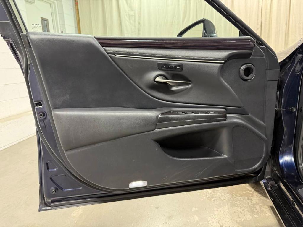 used 2019 Lexus ES 350 car, priced at $31,985